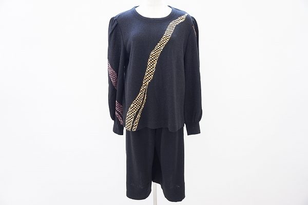 お出かけ先でもご自宅でもリラックスして着られる、斉藤都世子のセットアップを買取いたしました