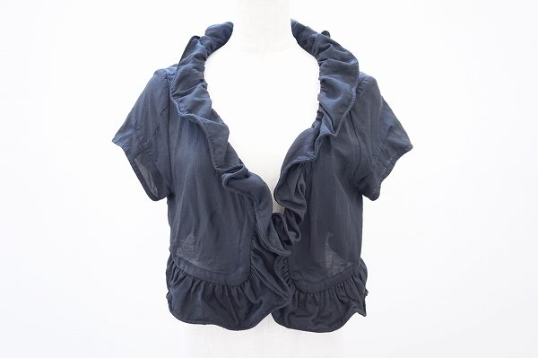 計算されたカッティングで立体的なフリルがエレガントな イーセンセーションのボレロを買取りしました