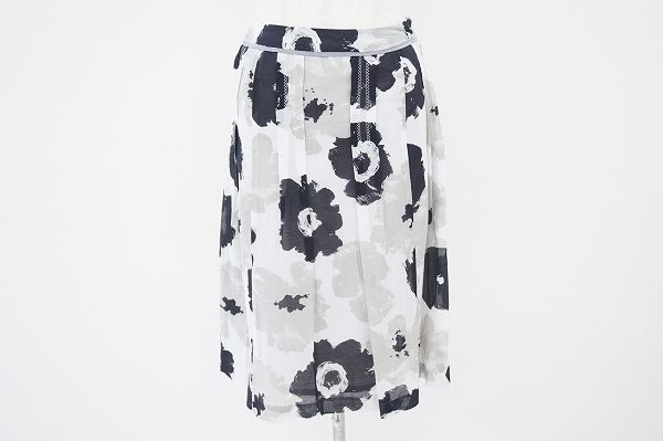 モダンな可愛さがあるイムマゴのスカートを買取いたしました