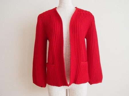 大人可愛いデザインでふんわりとした着心地の斉藤都世子のカーディガンを買取いたしました