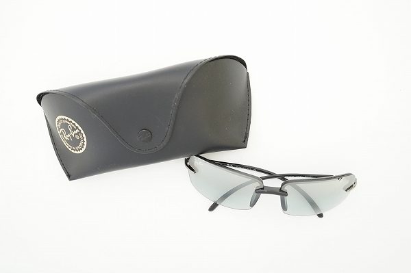 独特のフォルムが顔の輪郭にフィット、レイバンのサングラスを買取いたしました