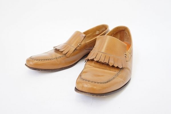 オシャレなシルエットでハッとさせる足元に。バラッツのローファーを買取いたしました