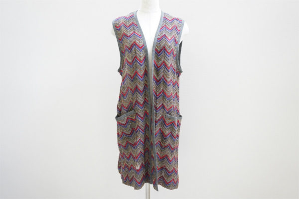 斉藤都世子のストールつきニットジレを買い取りました