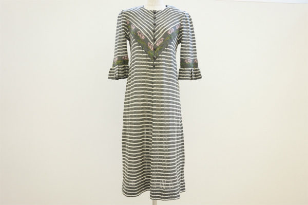 ヴィンテージ風のデザインが素敵な斉藤都世子のボーダー柄ワンピースを買い取りました