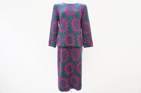 上品な雰囲気で周りを元気にさせるひまわりデザイン、斉藤都世子のセットアップを買取いたしました