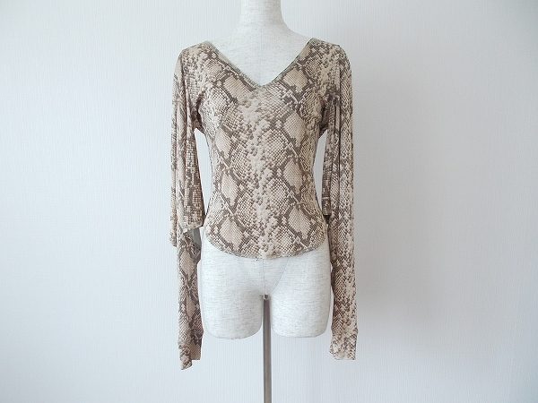 ヴァレンティノの上品なパイソン柄のカットソーをお売り頂きました