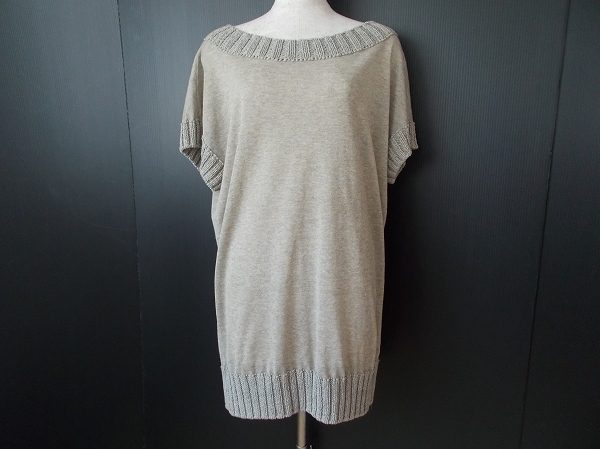 綺麗な首元を演出してくれるヒロコビス(HIROKO BIS)のチュニックワンピースをお売り頂きました