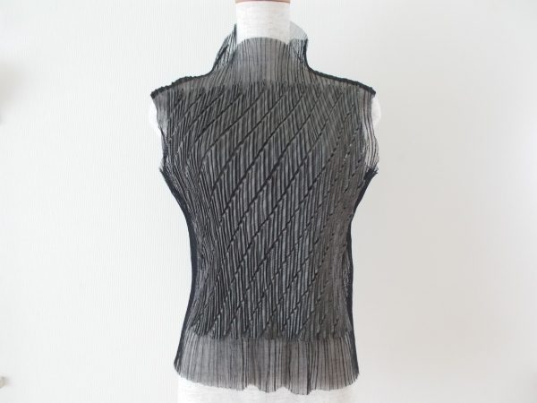 都会的で上品な印象に仕上げてくれるブランドヒロコビスのノースリーブを買取しました