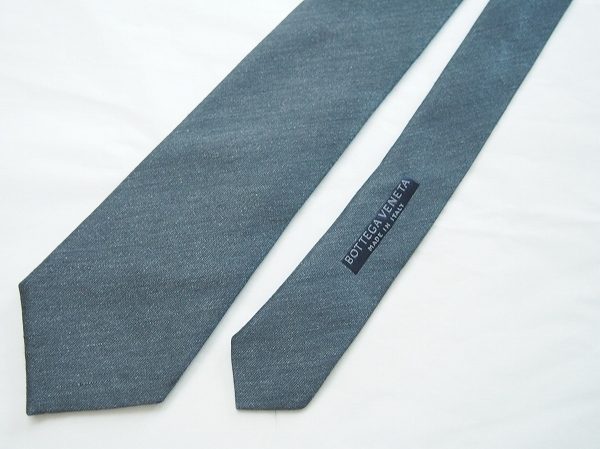 上質で落ち着きあるヴォッテガ・ヴェネタのネクタイ