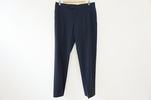 ベーシックに使えるプラダのメンズスラックスをお譲りいただきました