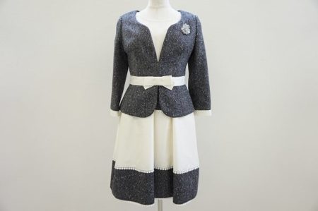 パーティにもOKの華やかさ！ハロッズのスカートスーツを買い取りました