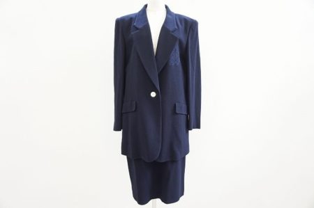 繊細な刺繍が美しいハナエモリのスーツを買い取りました