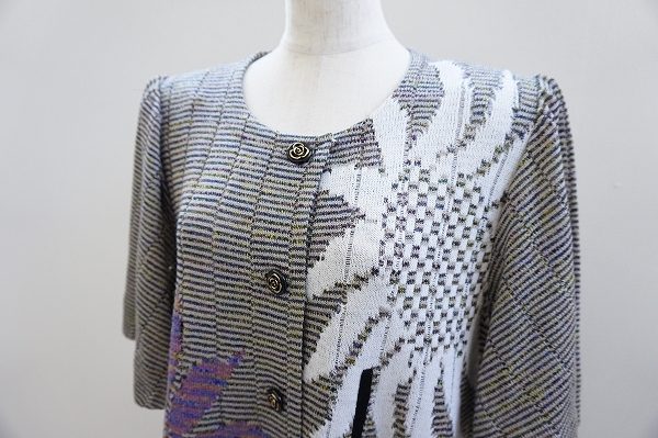 ひまわり柄がインパクトのある斉藤都世子のスーツを買い取りました