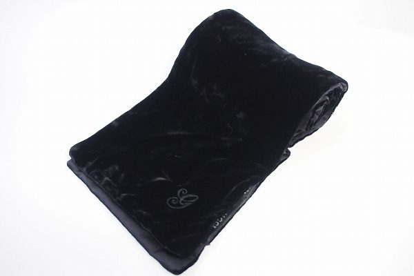 エレガントで最高の肌触りのグッチのマフラーを買取いたしました