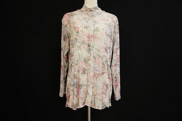 イングリッシュガーデンの景観から生まれたなバラ色の暮し(バライロノクラシ)のブラウスをお売りいただきました