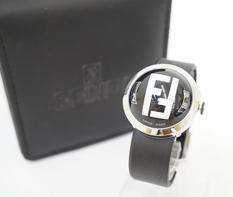 ブラックの立体的なデザインが大人の男性らしい洗練された印象のフェンディ FENDIの腕時計を買取させて頂きました。