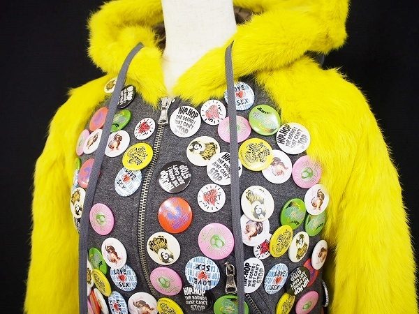 ふんだんに使われた缶バッジありきのデザイン！ドルチェ&ガッバーナのパーカーを買取致しました