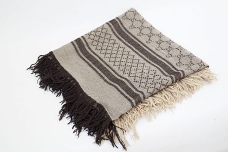 スタイリングに色々重宝する、グッチのストールを買取いたしました