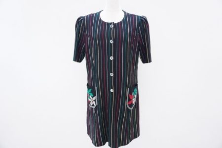 華やかなカラーストライプでスリムで知的な印象の斉藤都世子のワンピースを買取いたしました