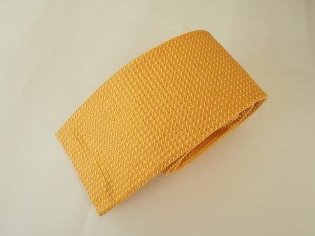 美しい色合いと馴染む締め心地、バセットウォーカーのネクタイを買取いたしました