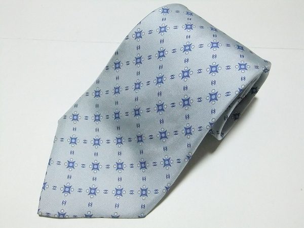 今の季節にピッタリ!爽やかなシャネルのネクタイを買取いたしました
