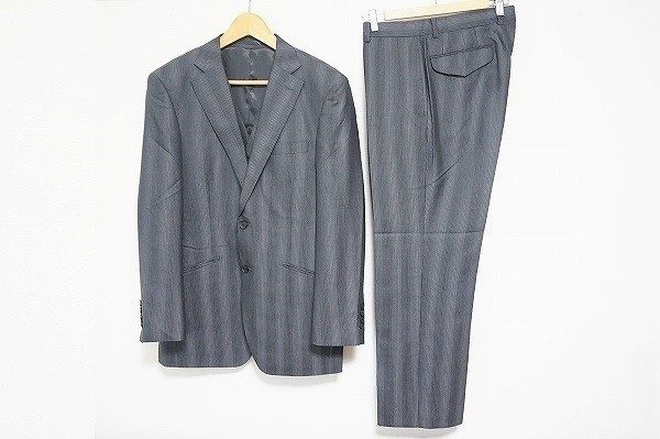 エレガントでオシャレ感満載、メンズティノラスのスーツを買取いたしました