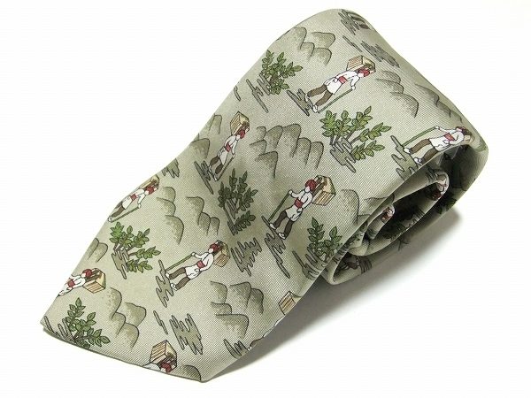 グリーンカラーとユニーク柄が目をひく、エルメスのネクタイを買取いたしました