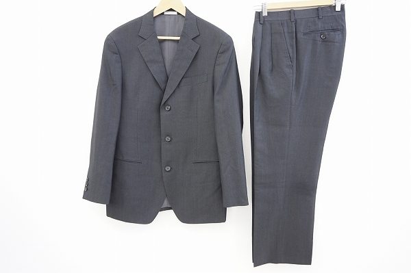 シンプルだからこそ着てみれば良さがわかる、メンズティノラスのスーツを買取いたしました