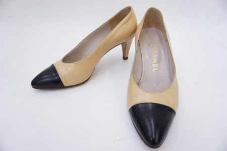 可憐なシャネルカラーが魅力のパンプスを買い取りました