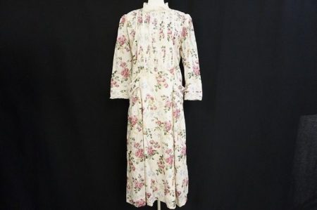 優しいバラ柄で癒される雰囲気、バラ色の暮らしのワンピースを買取いたしました