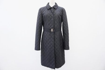着こなしの幅が広い、フェラガモのコートを買取いたしました