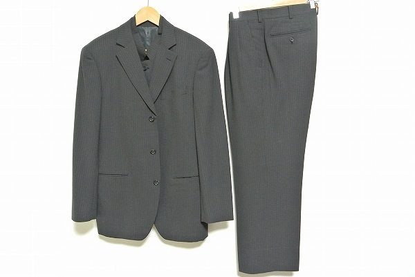 ビジネスからフォーマルシーンまでのオシャレに。メンズティノラスのスリーピーススーツを買取いたしました