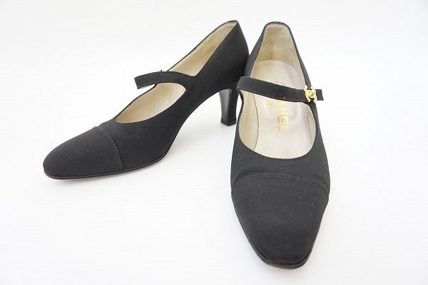 シックなデザイン!シャネルのストラップパンプスを買い取りました
