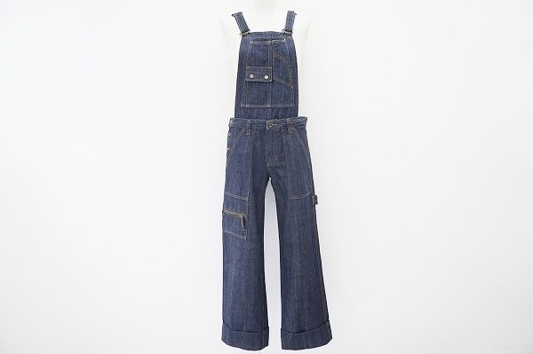 カジュアルなのにラグジュアリーなドルチェ&ガッバーナのデニムサロペットパンツをお売り頂きました