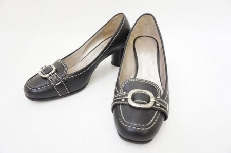 ステッチでカジュアル感をプラス！フェラガモのパンプスを買い取りました