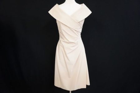 知的で上品、美しい女性を演出するフォクシーニューヨークのワンピースを買取いたしました