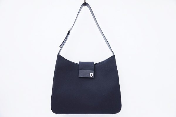 デイリーに使える、フェラガモのバッグを買取いたしました