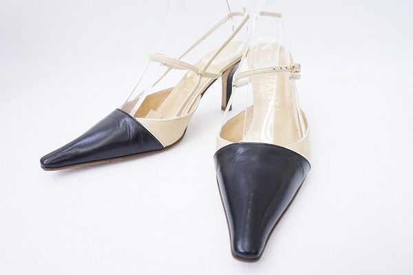 バイカラーがおしゃれなシャネルのバックストラップパンプスを買い取りました