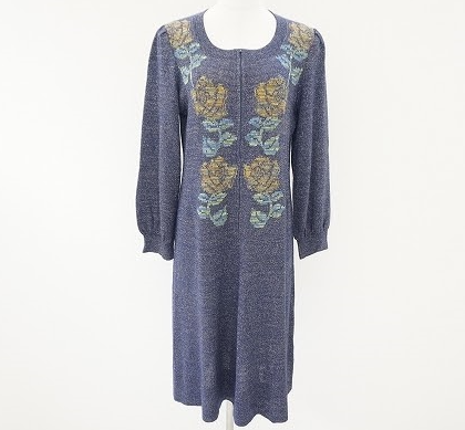 エレガントな雰囲気を演出してくれるデザインが素敵なワンピース！斉藤都世子