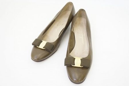 フェラガモの人気シリーズ、ヴァラリボンのパンプスを買取いたしました