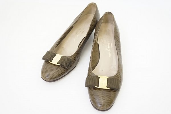 フェラガモの人気シリーズ、ヴァラリボンのパンプスを買取いたしました