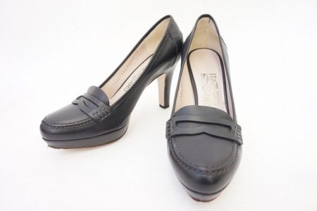 履き心地抜群！フェラガモのローファーパンプスを買い取りました