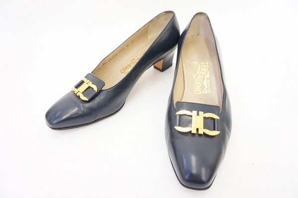 フェラガモ定番のガンチーニディテールのパンプスを買い取りました