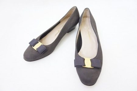 フェラガモのアイコン”ヴァラ”がポイントのシューズを買取いたしました