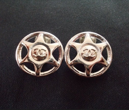 ココマークとコロンとした丸いフォルムが素敵なシンプルシルバーイヤリング！シャネル CHANEL