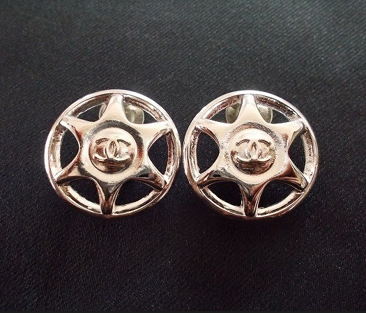 ココマークとコロンとした丸いフォルムが素敵なシンプルシルバーイヤリング！シャネル CHANEL