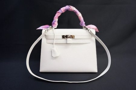 ツイリー付きで美しさが際立つ、エルメスのハンドバッグを買取いたしました