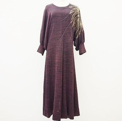 シンプルカジュアルな雰囲気のなかにも上品さを感じさせるワンピース！斉藤都世子