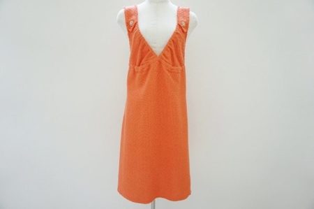 太陽に映えるオレンジ色！シャネルのワンピースを買い取りました