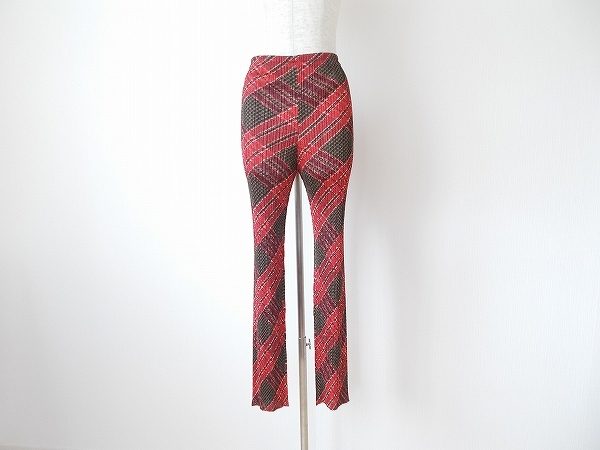 高い機能性とファッション性を両立したプリーツプリーズのパンツを買取いたしました